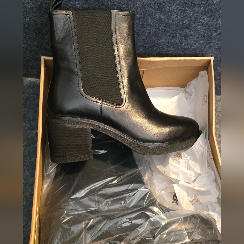 Seychelles Black Leather Ankle Booties